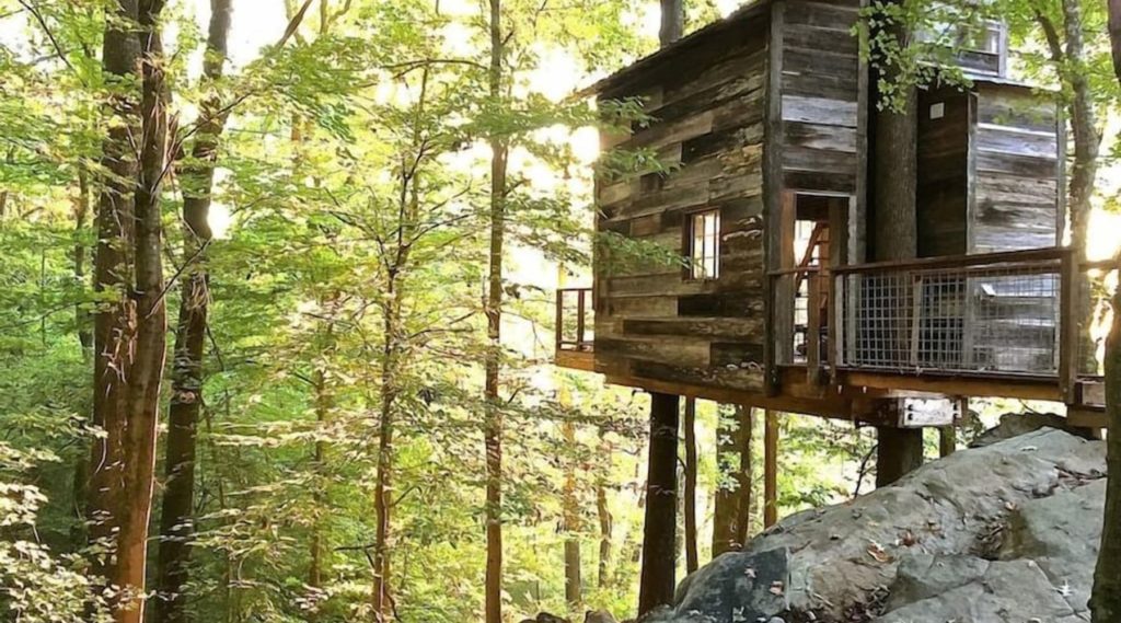 The Best Treehouses In The US
Treetop Hideaways: Luna Loft
Location: Flintstone, Georgia