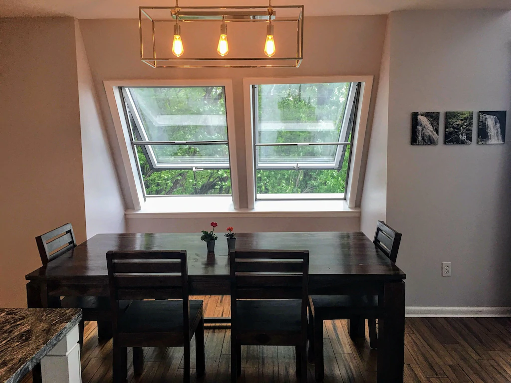 Indoor eating that feels like you're in a treehouse.