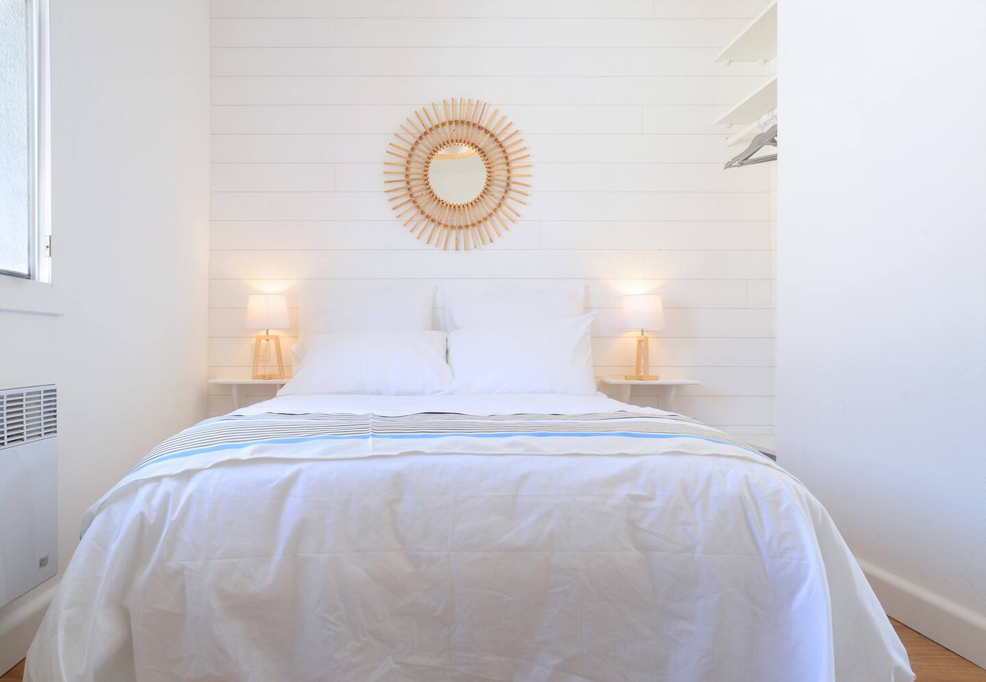Air conditioned bedroom bed 140cm