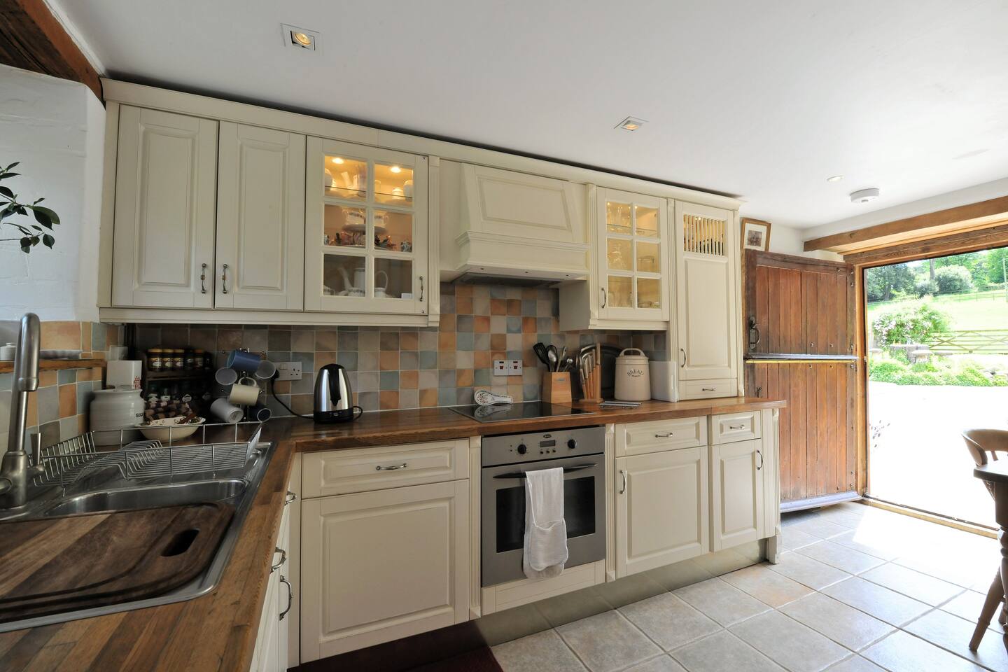 Fully-equipped kitchen