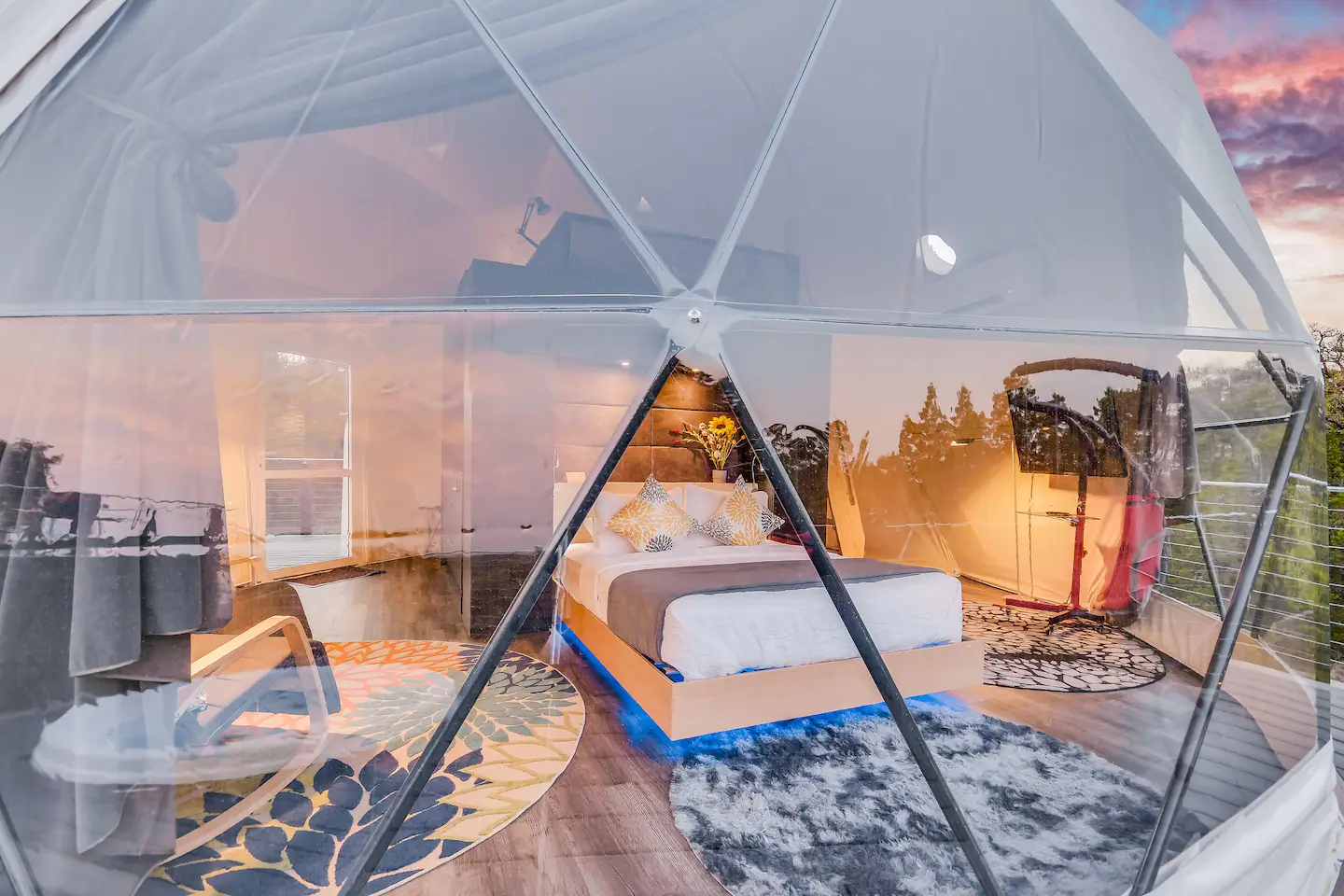 The environment is luxurious, lovely, pleasant, and personal, and has been meticulously designed.