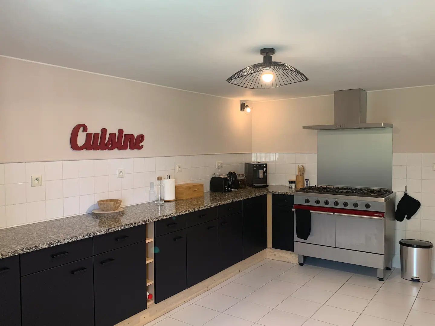 You will be able to cook comfortably in the fully equipped kitchen.