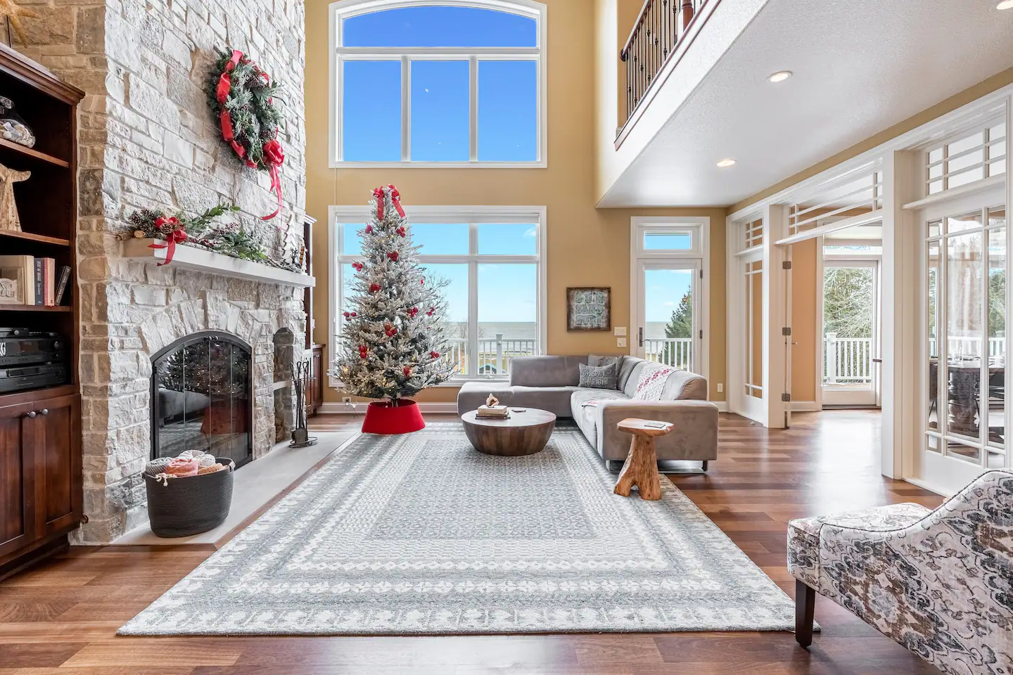 Spacious living space with the fireplace to relax