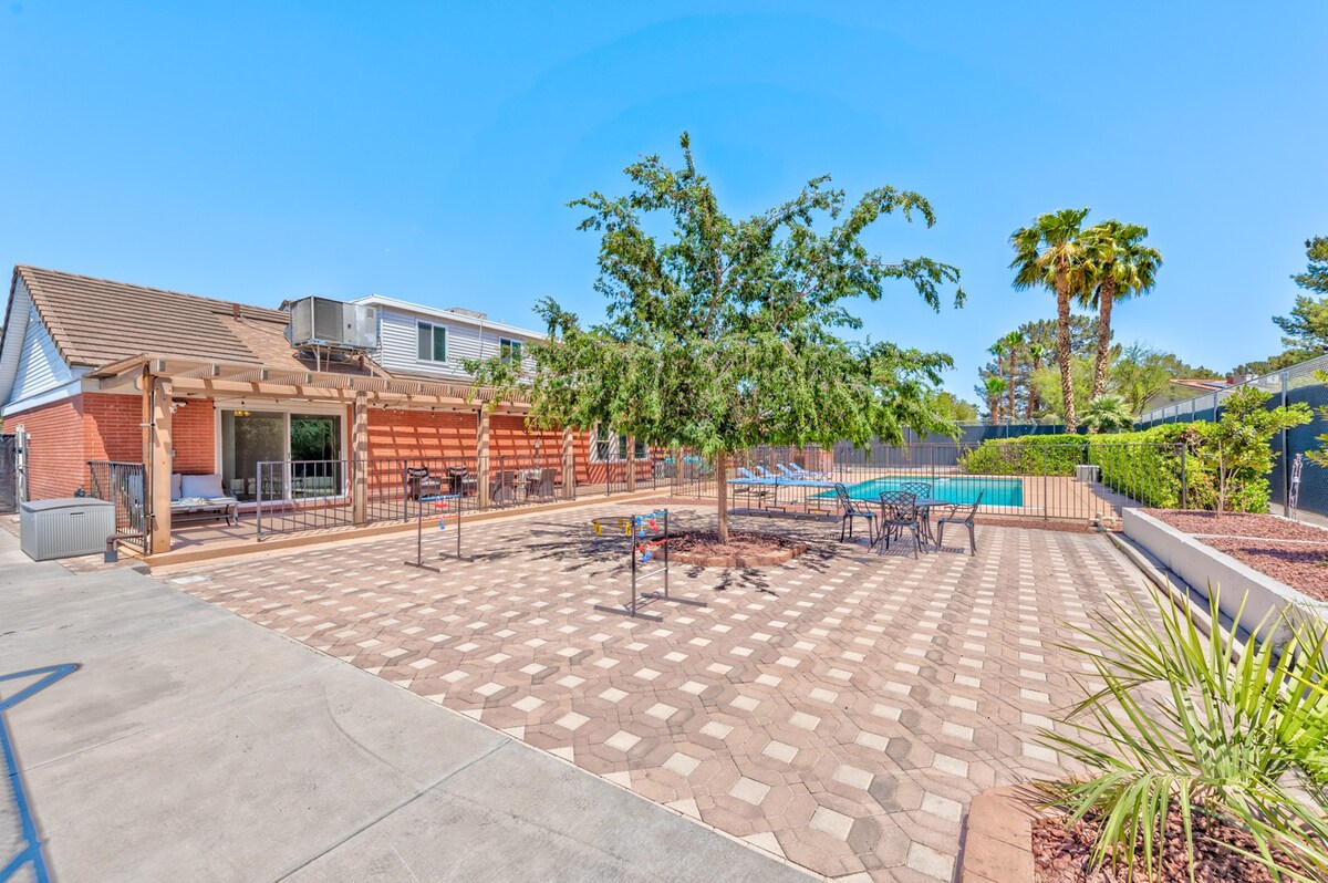 Magnificent house with 7 bedrooms and 5 and a half bathrooms, ideal for accommodating a group of up to 20 adults and 2 children.