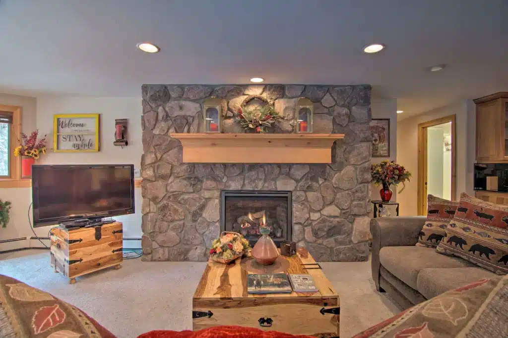 Estes Park Cabins With Hot Tubs - Fall River Hideaway
